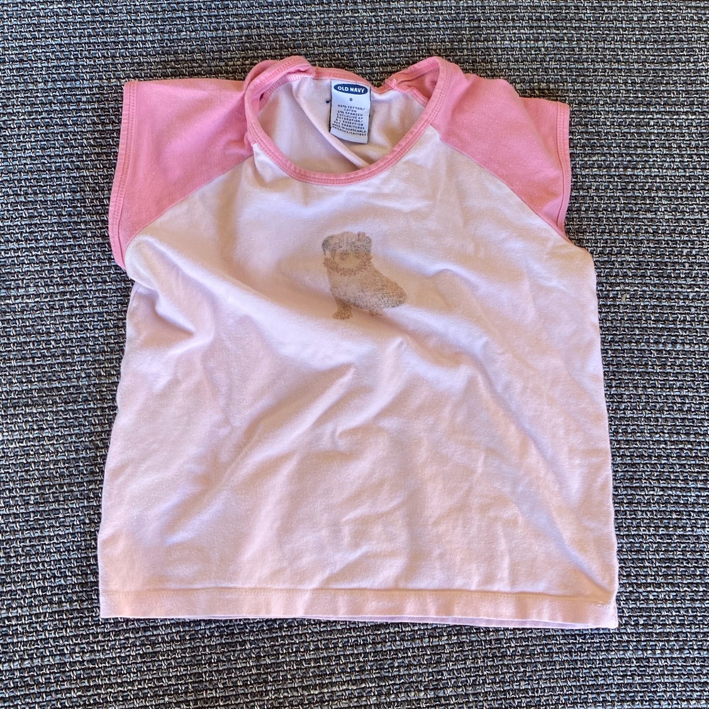 cute vintage baby pink tee 🐶